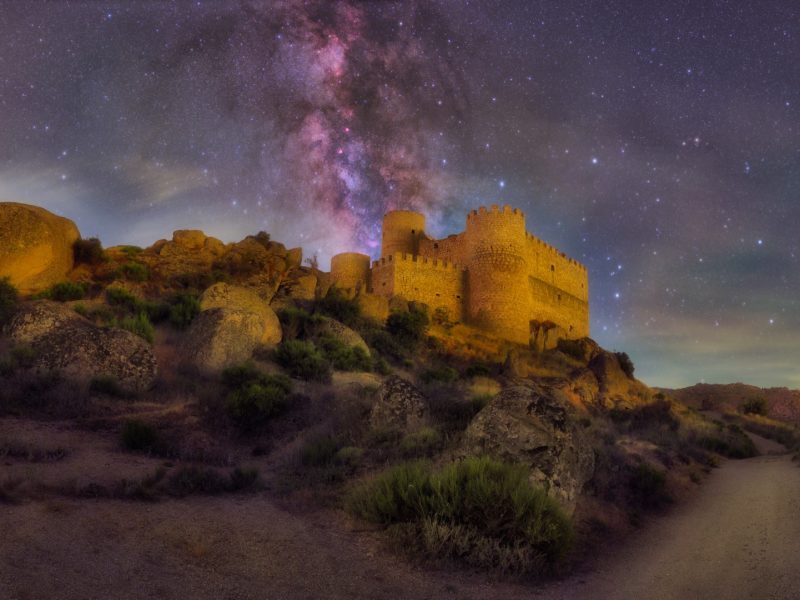 EL castillo de Manqueospese en el Mironcillo
